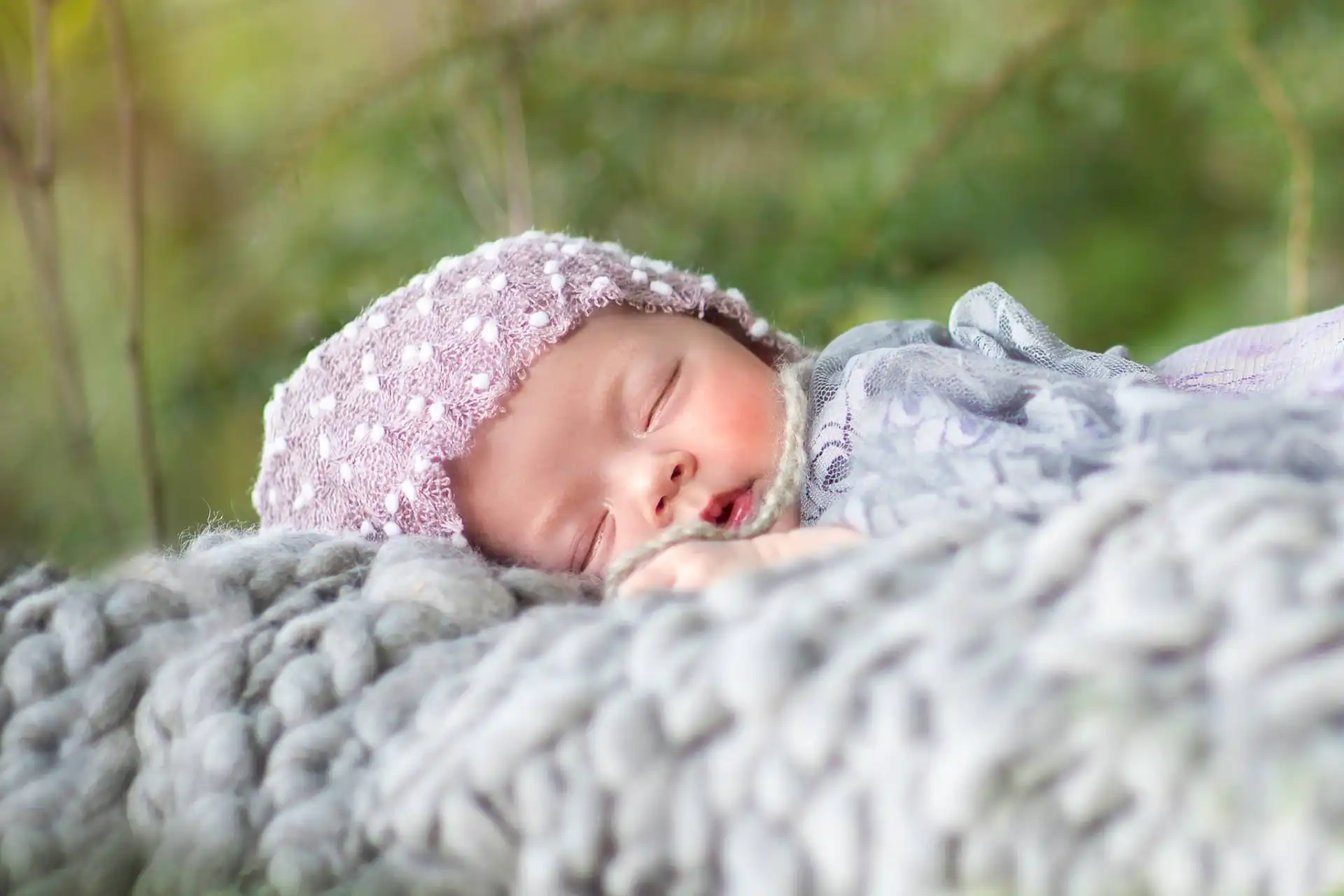 novorodenecké foto orava dietatko newborn v deke