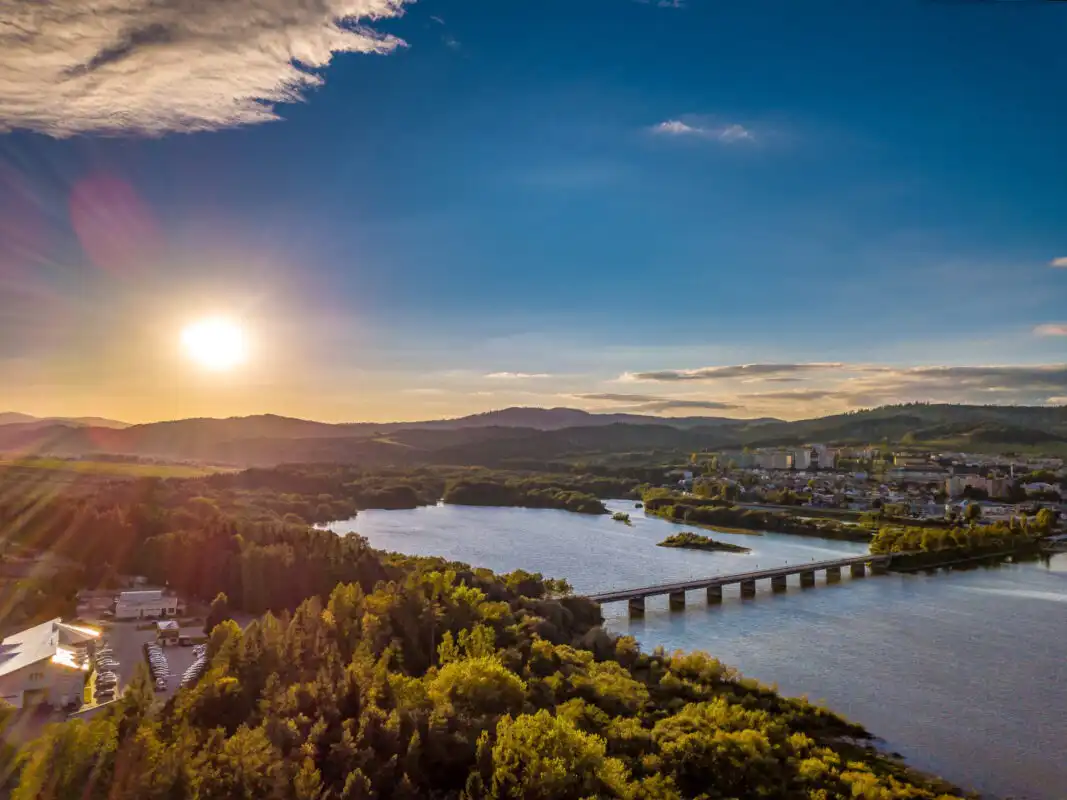 Fotografovanie s dronom – kompletny sprievodca nastaveniami, kompoziciou a bezpecnostou