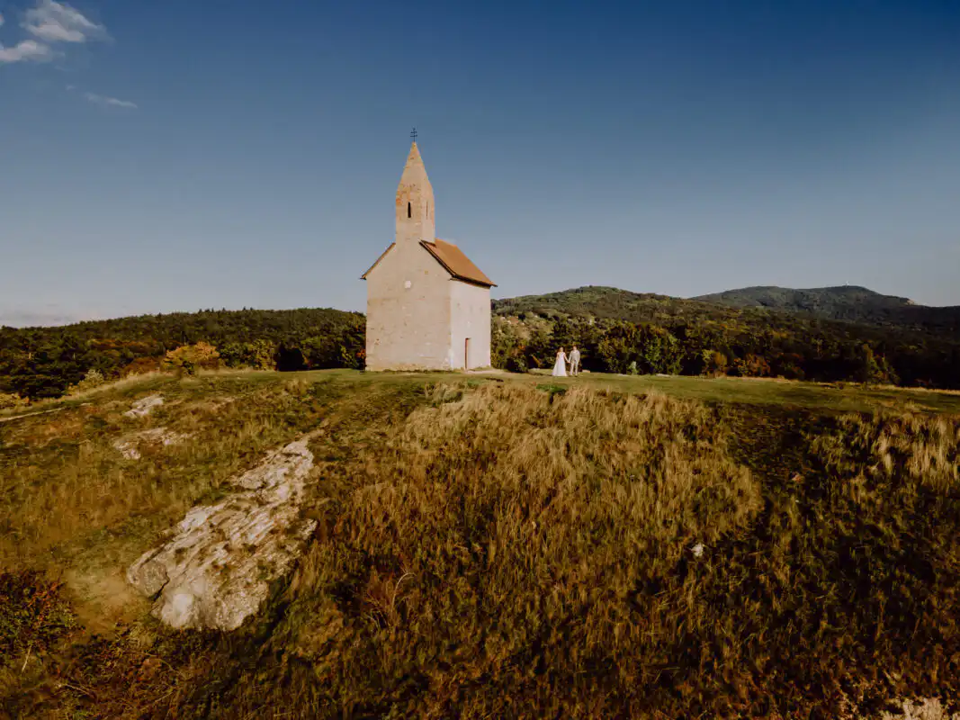 Dronova fotografia v praxi – odborná analyza svadobneho zabera, kompozicia, nastavenia a tipy z terenu