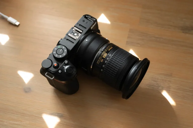 nikon z30 mirrorless fotoaparat s variacnym displejom pre rodinne fotenie