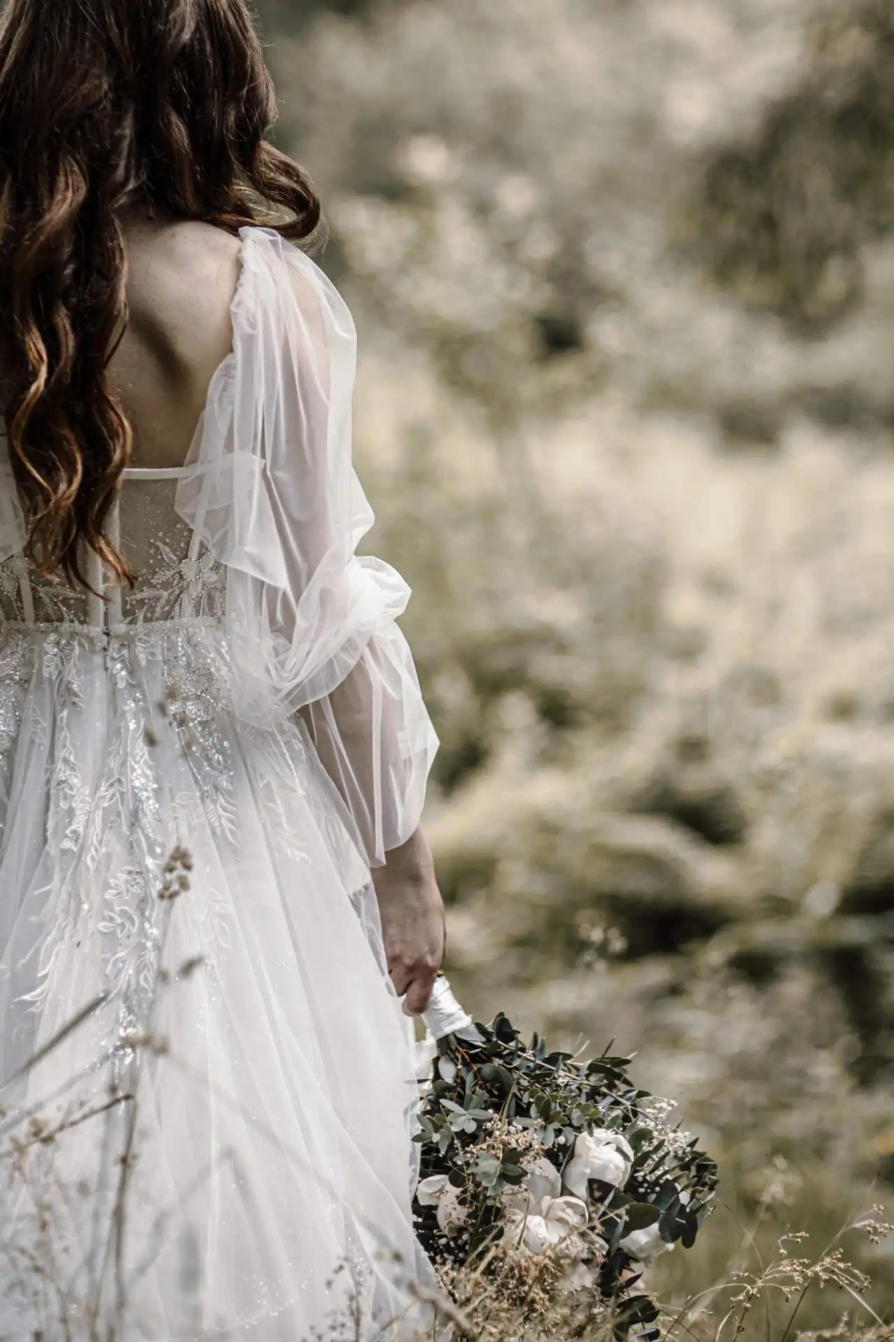 Svadobné portréty v Žiline v jemnom večernom svetle s pokojnou atmosférou