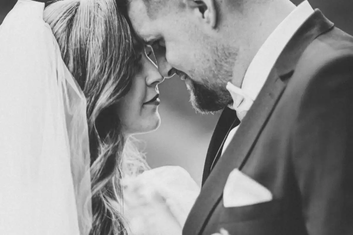 First look na svadbe – áno alebo nie? Výhody, nevýhody a ako ovplyvní svadobné fotografie aj emóciu dňa