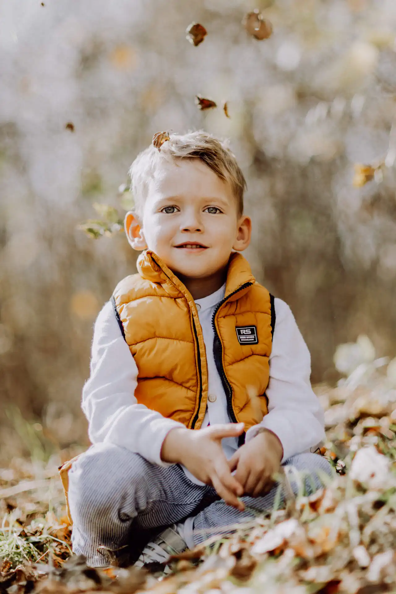 detske fotenie v pohybe pri mäkkom večernom svetle