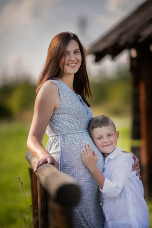 Ako zaostriť na všetky tváre pri rodinnom fotení: ostré oči, prirodzené momenty a menej pokazených záberov