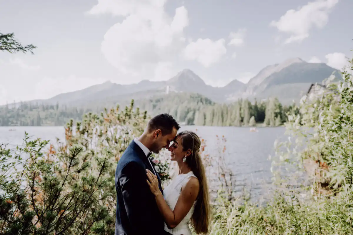 Svadobné fotenie – ako získať prirodzené, emotívne a nadčasové svadobné fotografie bez stresu