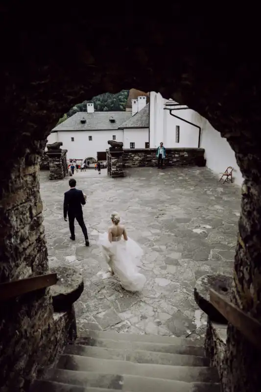 Svadobný fotograf Dolný Kubín – ako si vybrať človeka na prirodzené a nadčasové svadobné fotografie na Orave