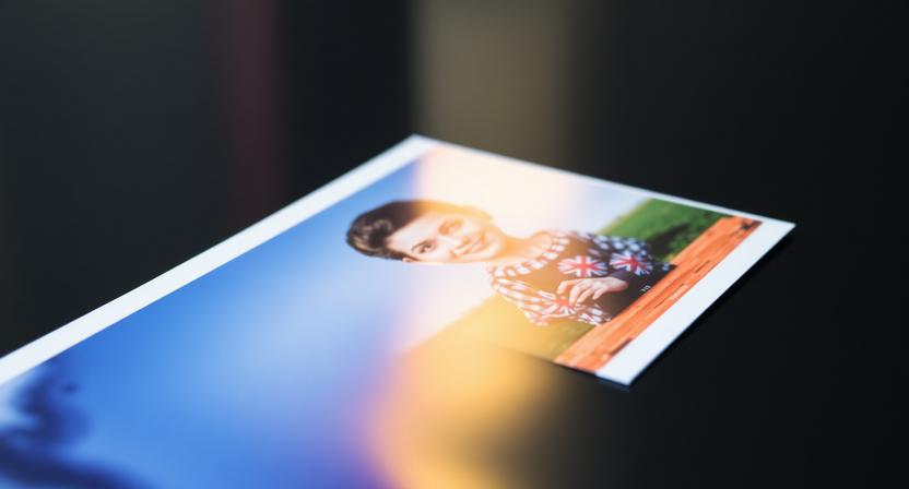 leskly papier pri tlaci fotografii syte farby a kontrast