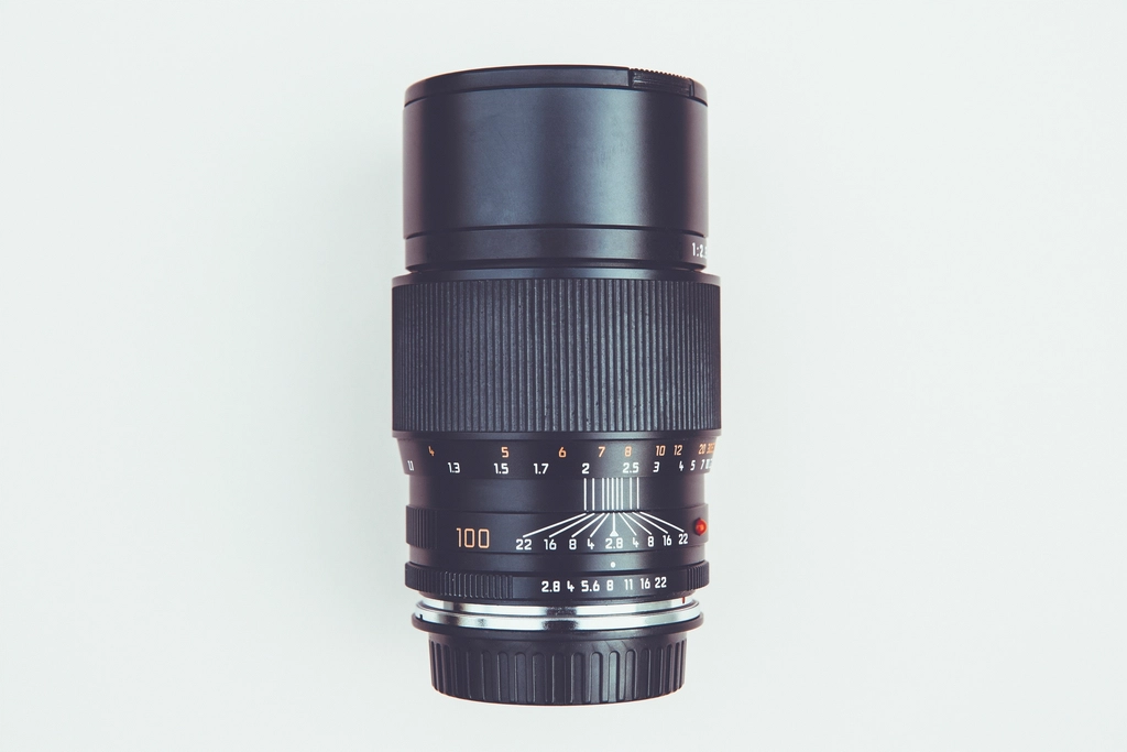 Moderná fototechnika na pracovnom stole - AI vo fotoaparátoch
