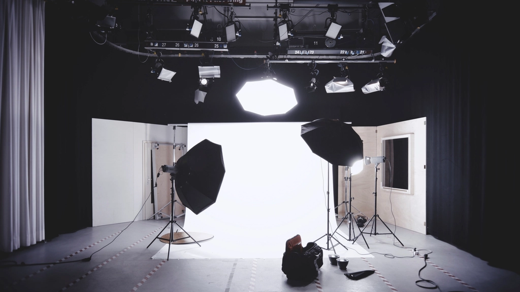 Fotograf pracuje so svetlom a bleskom - prvý externý blesk