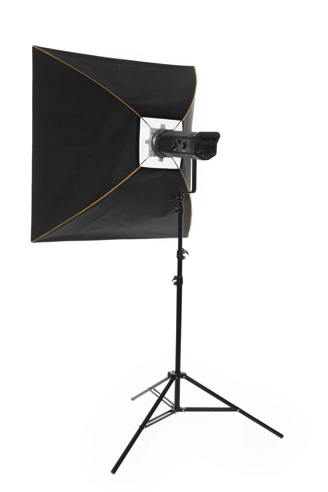 Štúdiový záblesk so softboxom na samostatnom statíve mimo fotoaparátu