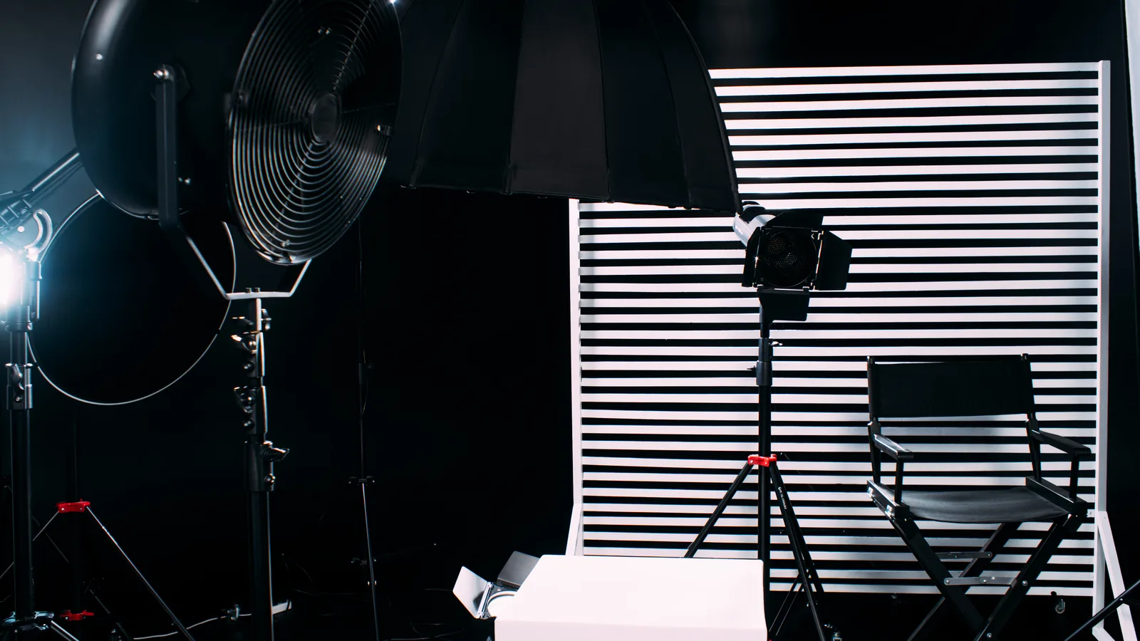 Aputure STORM CS32 LED svetlo vo fotografickom štúdiu