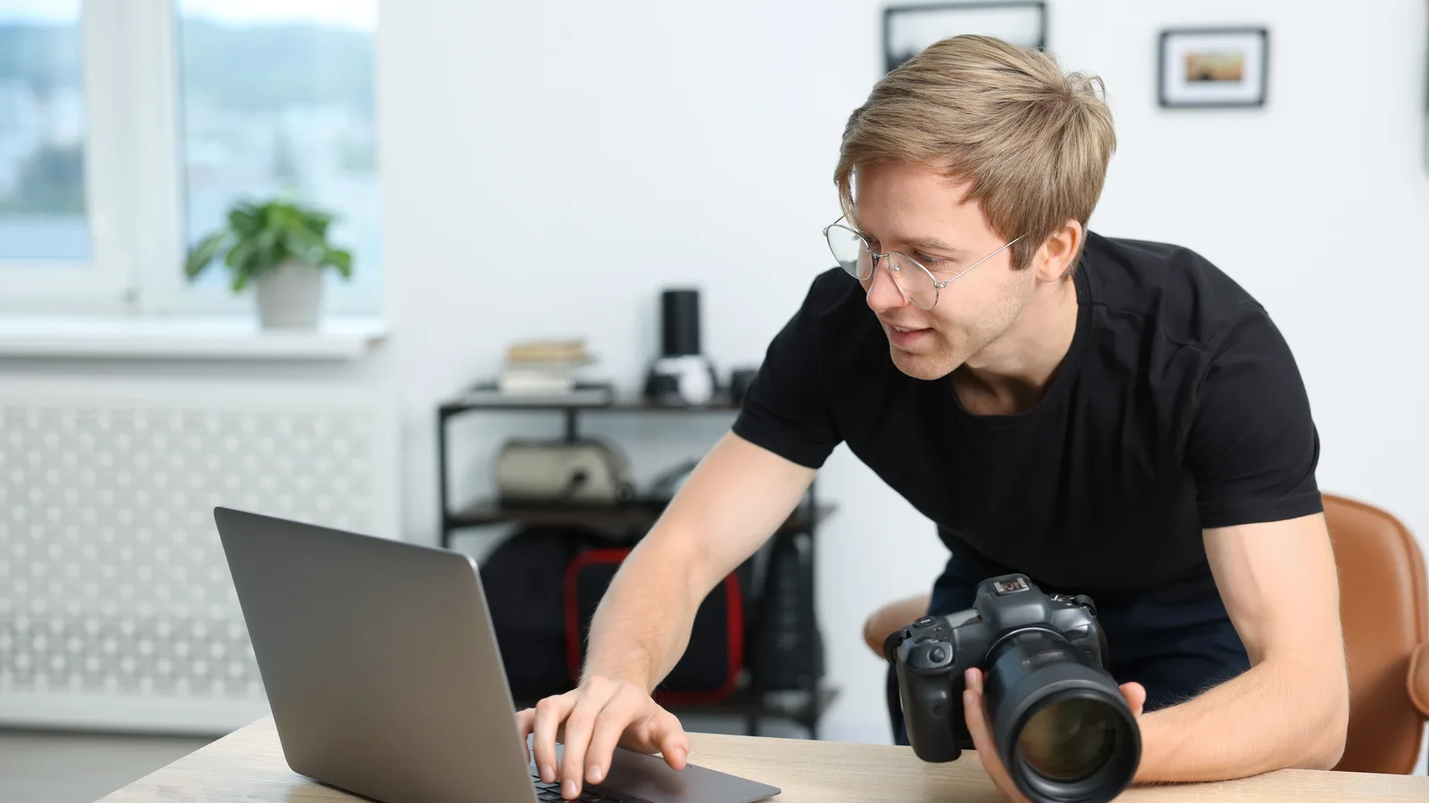 Tematická fotografia k článku Koľko si pýtať za fotenie v roku 2026 – praktický cenník, výpočty a moje skúsenosti z praxe