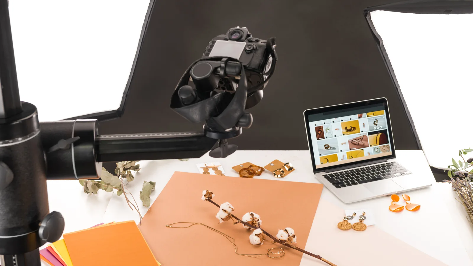 Koľko uhlov produktu potrebuje e-shop hero, detail a mierka, aby stránka nepôsobila lacno – fotografia z Envato