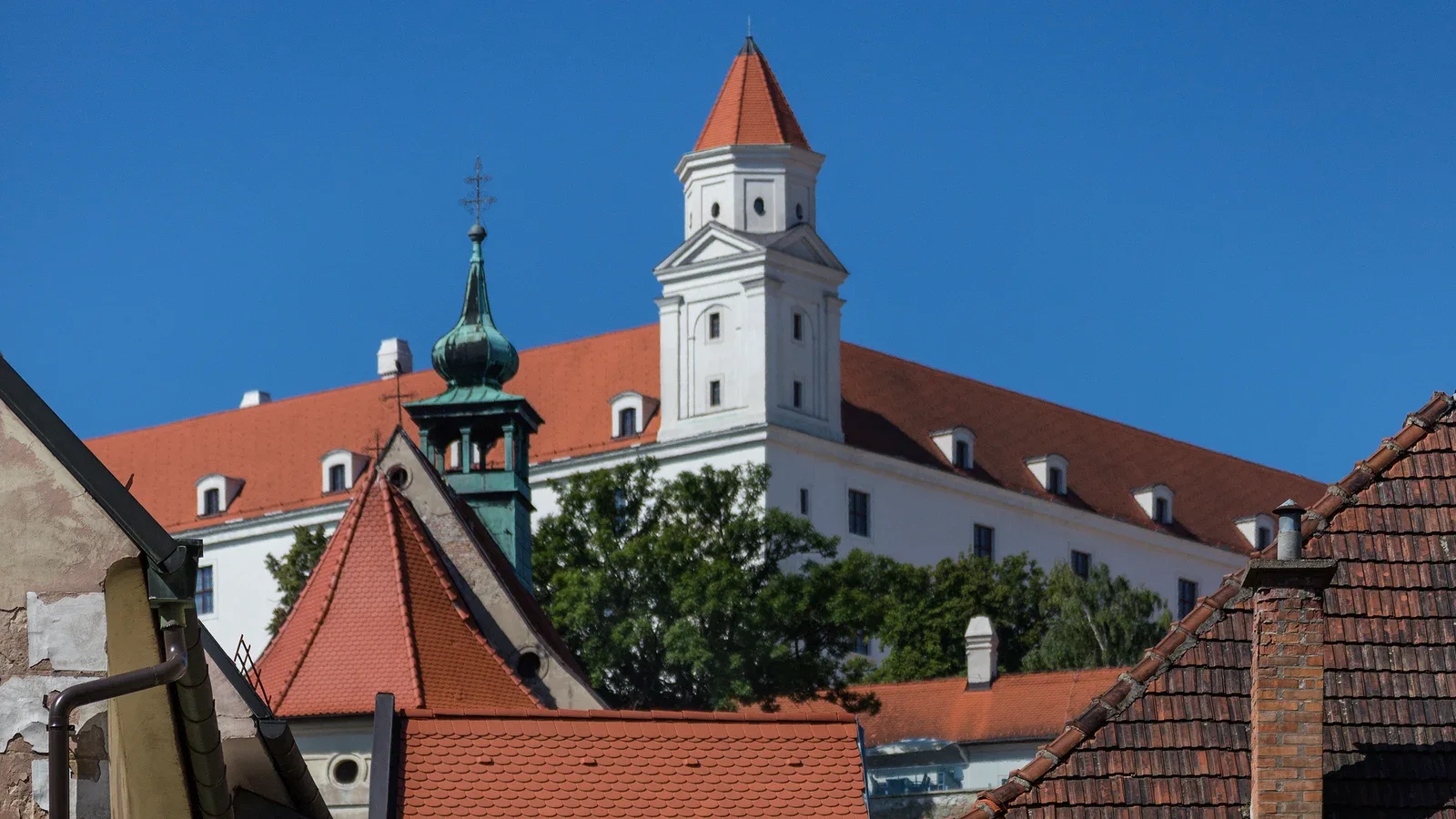 Najkrajšie miesta na fotografovanie v Bratislave: 15 overených lokalít pre hobby fotografov – Bratislava, fotografia z Envato