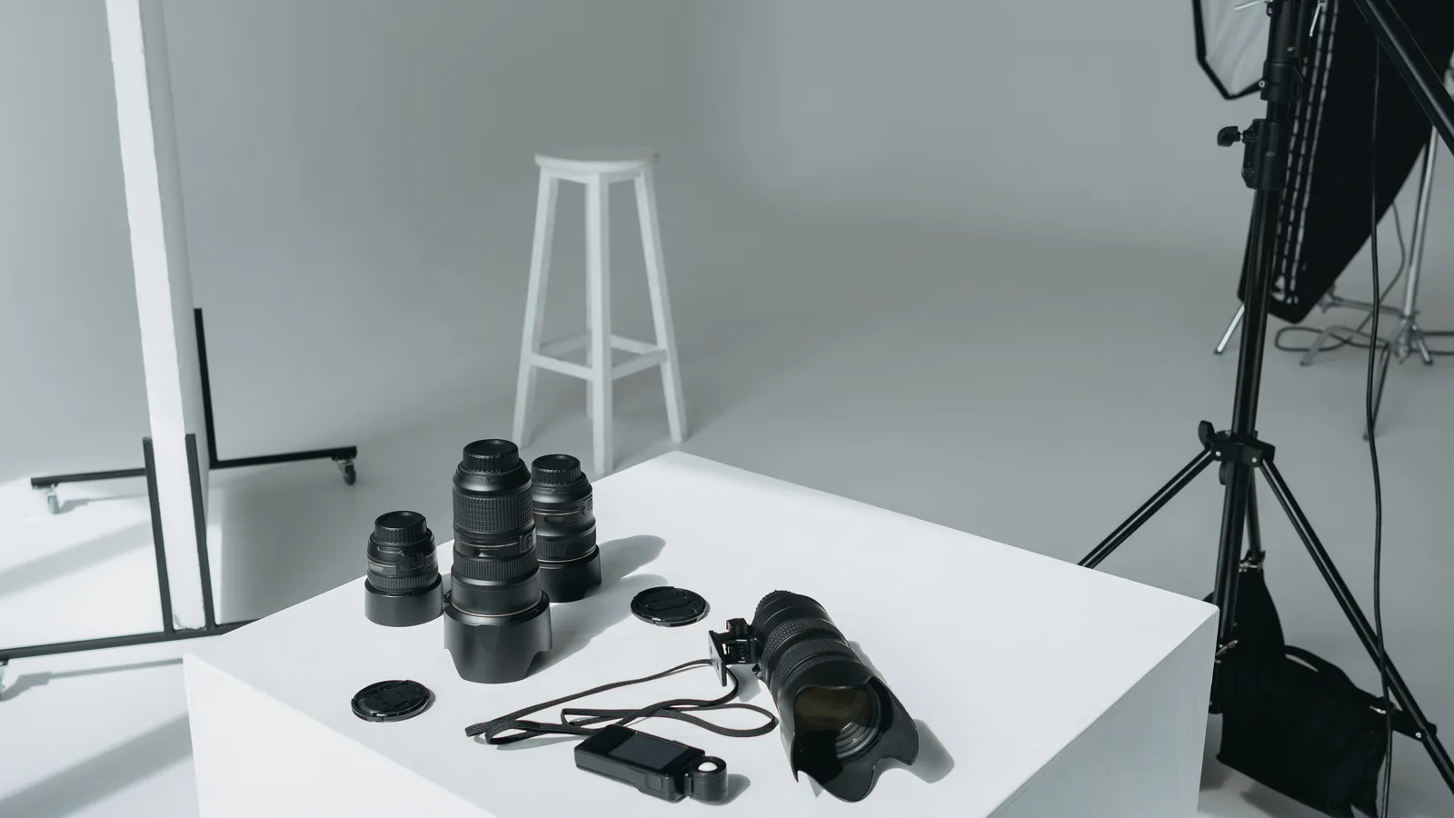 Najväčšie chyby pri fotení témy produkt na bielom pozadí a ako ich opraviť doma – fotografia z Envato