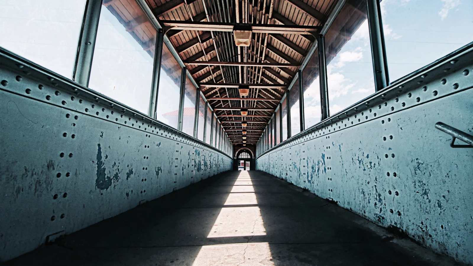 Vedúce línie vo fotografii – ako viesť pohľad diváka cez fotografiu – fotografia z Envato